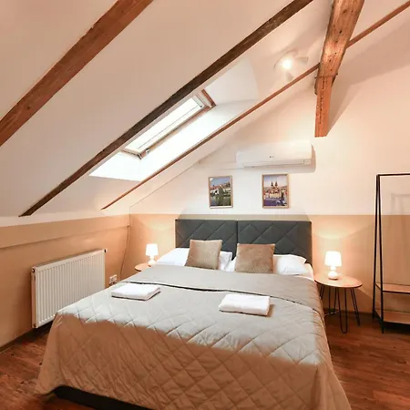 Amazing Charles Bridge Apartment *