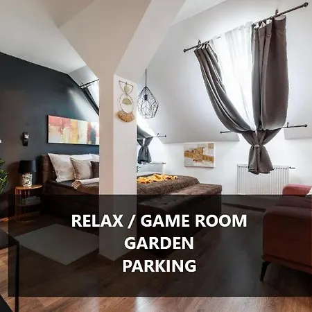 Appartamento Spacious Flat & Parking Possibility, 3 Stops To Wenceslav Square