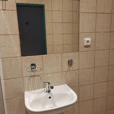 Sunflower Apartment *