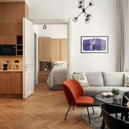 R16 Residences Aparthotel 5*