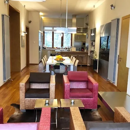 Huge Luxury Villa, 6 Beds And Baths, Terraces, Double Garage Villa Prague