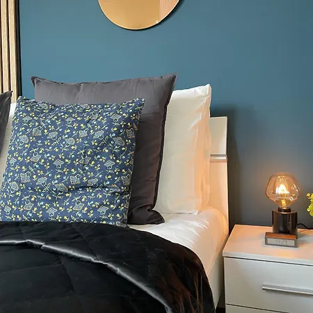 Millennium Hideaway Apartment *