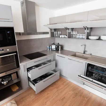 Apartment Luxury & Air-conditioned Osko Near The Center