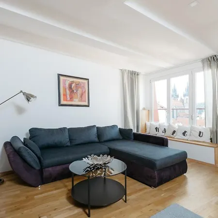 Eli Spacious With Old Town View, Parking & Ac