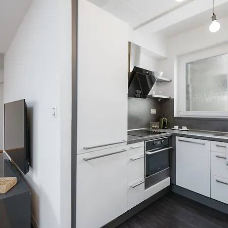 Eli Spacious With Old Town View, Parking & Ac Apartment