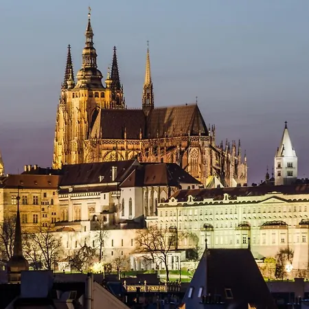 Apartment Eli Spacious With Old Town View, Parking & Ac Prague
