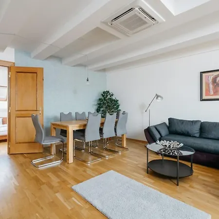 Apartment Eli Spacious With Old Town View, Parking & Ac