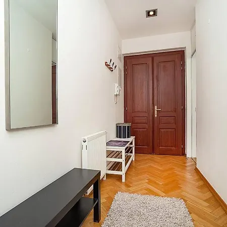 Apartment Charming With Free Garage In Building