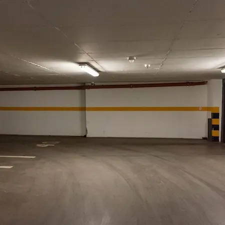 Charming With Free Garage In Building Apartment