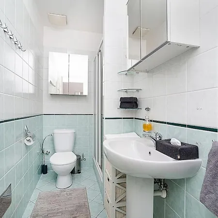 Charming With Free Garage In Building *