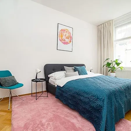 Charming With Free Garage In Building * Prague