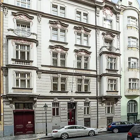 Charming With Free Garage In Building Apartment *