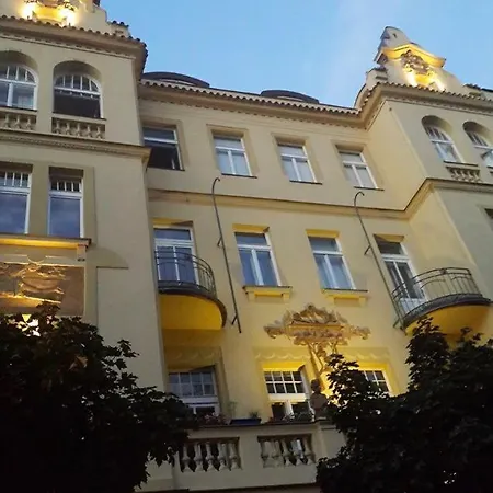 Janlouis Apartment