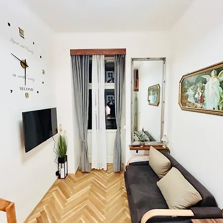 Apartment Cozy Design With Terrace Prague