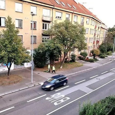 Parking Free One With Netflix In Shared Flat With A Woman In Next And Shared Bathroom And Kitchen No Invoice Prague