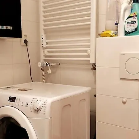 Privatunterkunft Parking Free One With Netflix In Shared Flat With A Woman In Next And Shared Bathroom And Kitchen No Invoice Prag