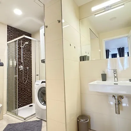 New Modern-style With Balcony In The 2 Apartment