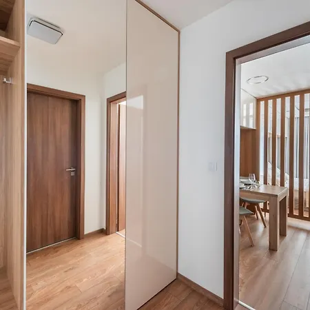 Luxury & Air-conditioned Osko Near The Center Apartment *