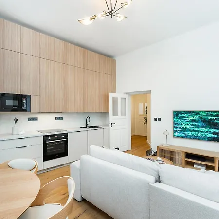 Cozy Wenceslas Square 700m Apartment, * Prague