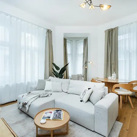 Cozy Wenceslas Square 700m Apartment, Apartment Prague