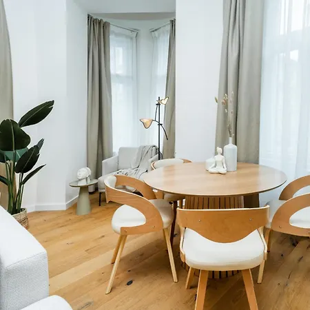 Cozy Wenceslas Square 700m Apartment, Apartment *