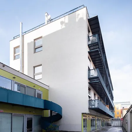 Duplex With 3 Bedrooms *