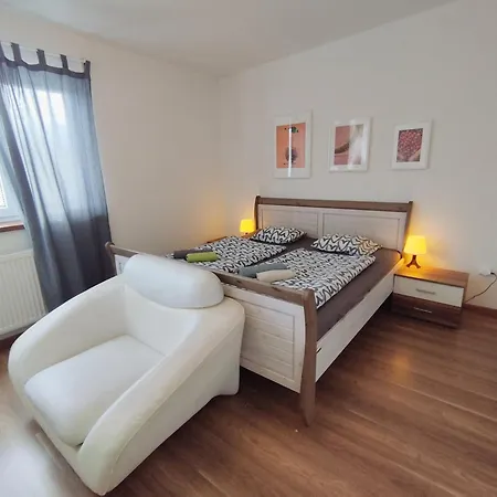 Cozy Rooftop With Balcony 公寓 布拉格