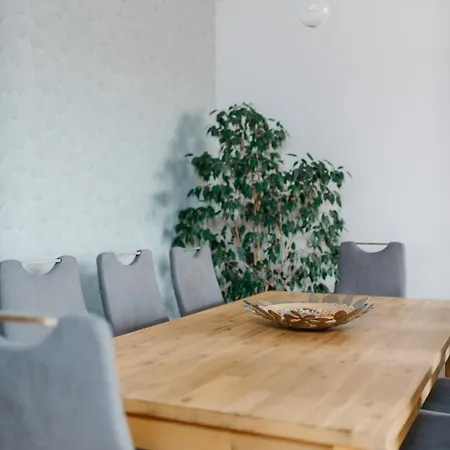 Eli Spacious With Old Town View, Parking & Ac