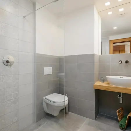 Apartment Eli Spacious With Old Town View, Parking & Ac