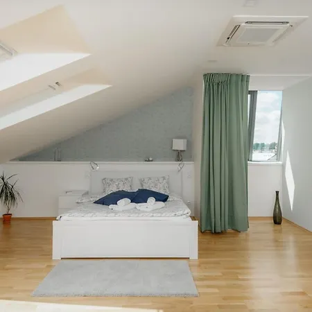 Apartment Eli Spacious With Old Town View, Parking & Ac