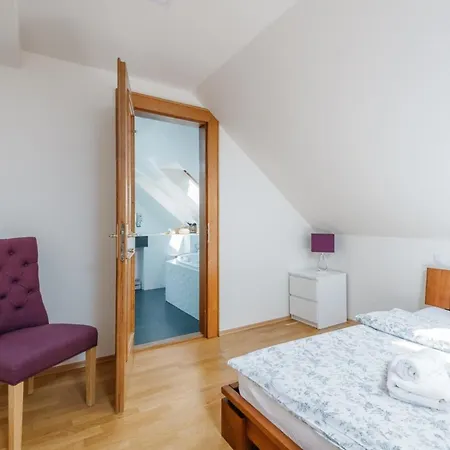 Eli Spacious With Old Town View, Parking & Ac Apartment