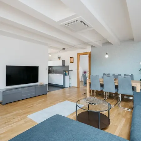 Eli Spacious With Old Town View, Parking & Ac *