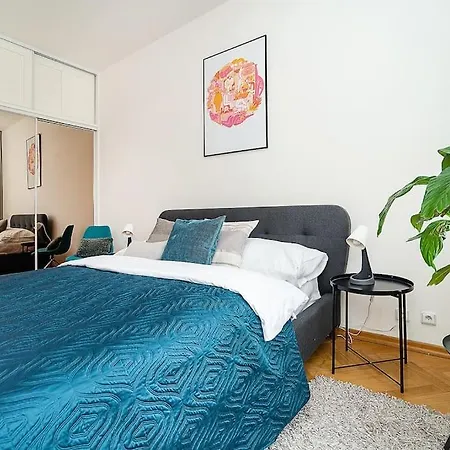 Charming With Free Garage In Building Apartment *