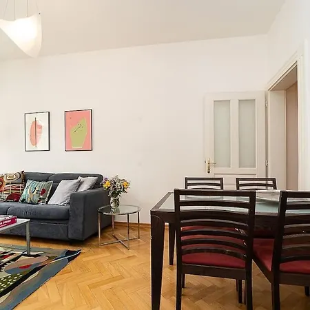 Charming With Free Garage In Building Prague