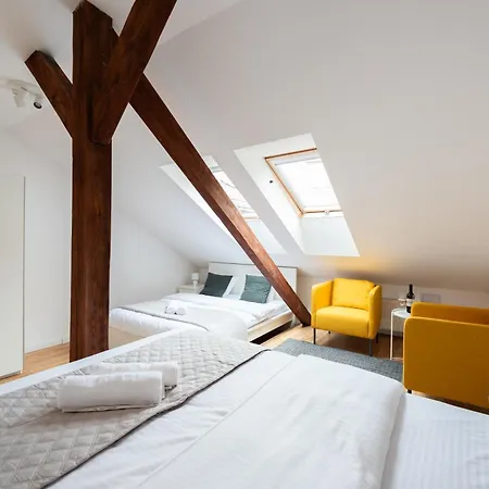3-room With Beautiful View Daire Prag