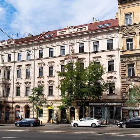 Grand Deluxe Apartment *