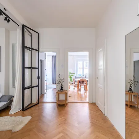 Gallery Apartment *