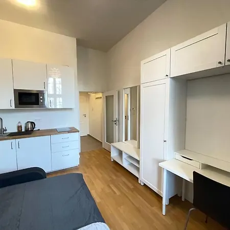 Cosy On Metro Muzeum - Grand Canyon Apartment *