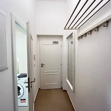 Cosy On Metro Muzeum - Grand Canyon Apartment