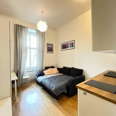 Cosy On Metro Muzeum - Grand Canyon Apartment