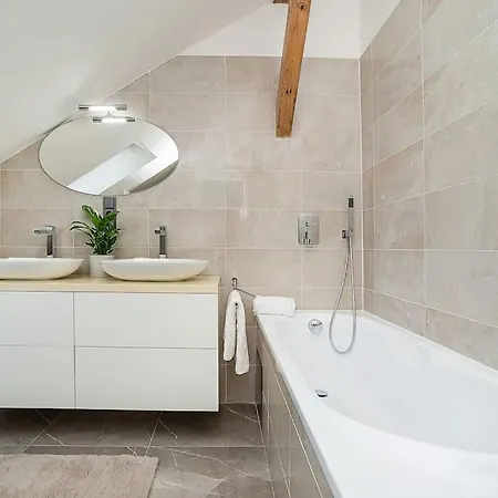 Luxurious 3 Bedroom In The Old Town Apartment
