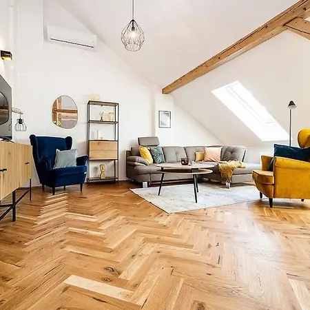 Luxurious 3 Bedroom In The Old Town *