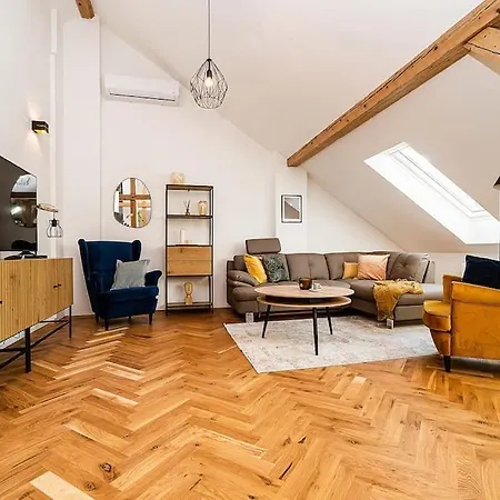 Luxurious 3 Bedroom In The Old Town *