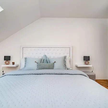 Luxurious 3 Bedroom In The Old Town Prague