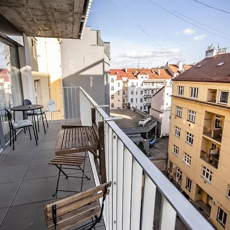 Apartament Spacious Terrace With Free Private Parking *