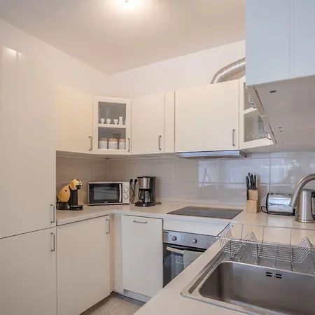 Apartament Spacious Terrace With Free Private Parking