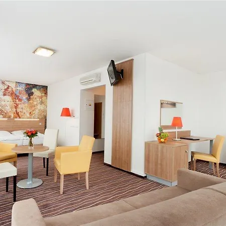 Akcent Hotell 3*