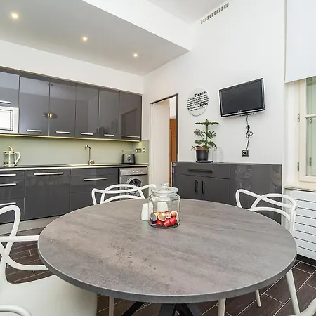 Apartment Luxurious Two-bedroom In The Old Town Prague