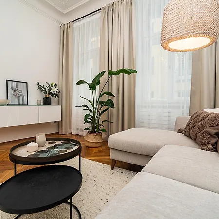 Apartment Luxurious Two-bedroom In The Old Town Prague