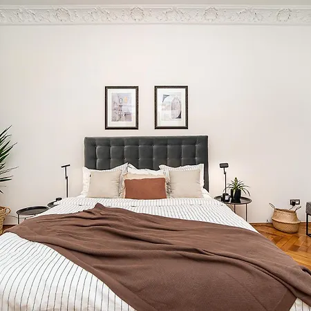 Luxurious Two-bedroom In The Old Town Apartment Prague